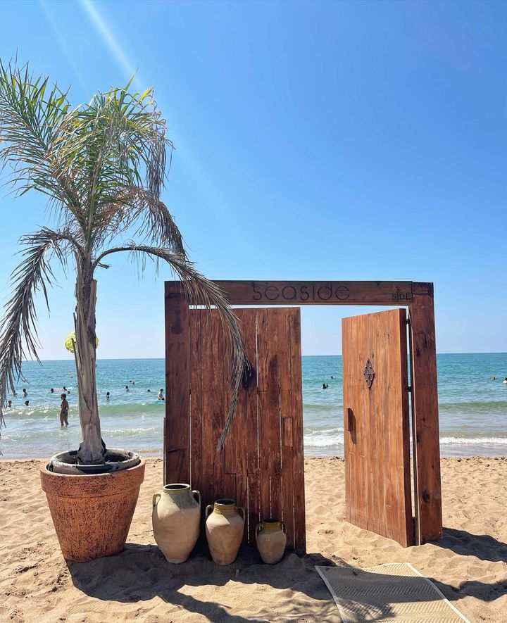 Seaside Beach Lounge